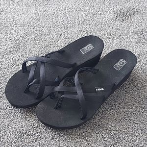NWOB Teva sandals size 10